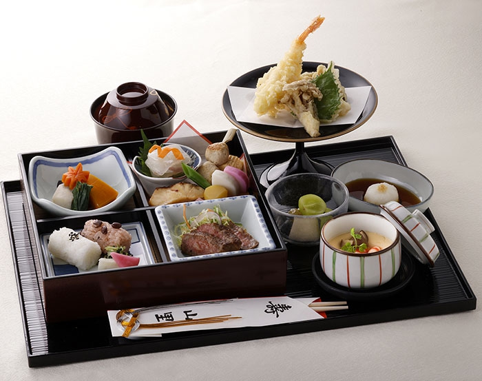 お子様のお祝い お食事プラン レストラン バー 公式 ホテルオークラ福岡 博多座隣り 中洲まで徒歩2分